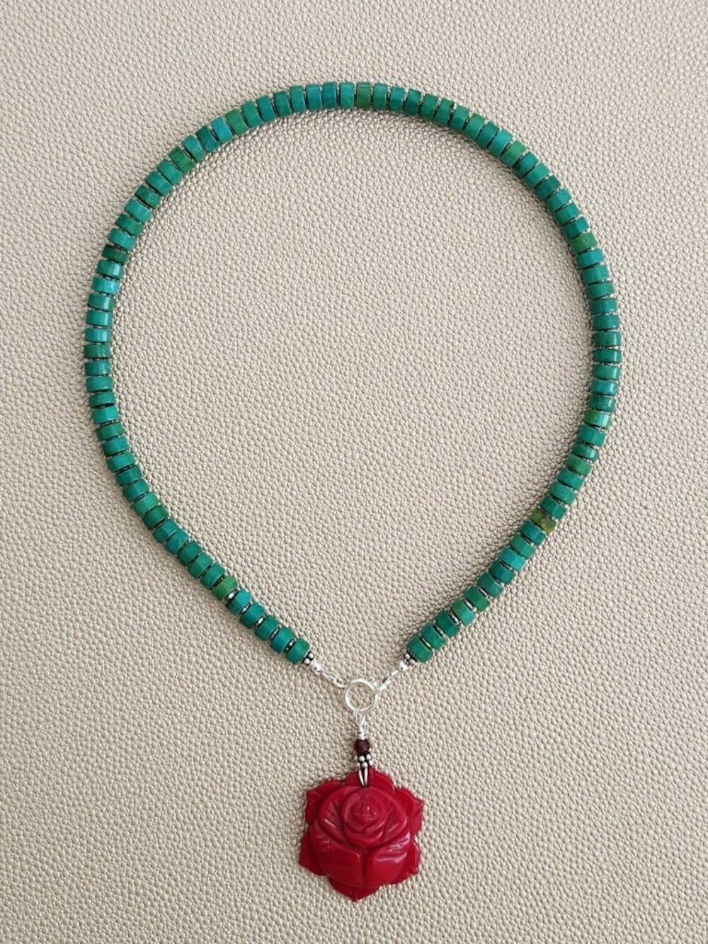 GREEN TURQUOISE HEISHI NECKLACE WITH ROSE PENDANT--16"